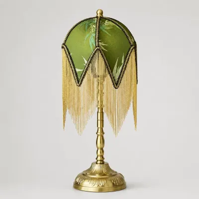 Lampa stołowa w stylu vintage z zielonymi frędzlami i abażurem z tkaniny botanicznej