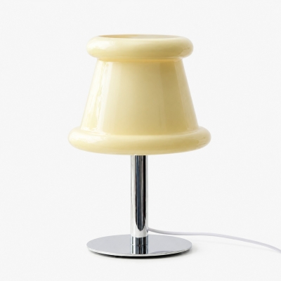 Rzeźbiona szklana lampa stołowa
