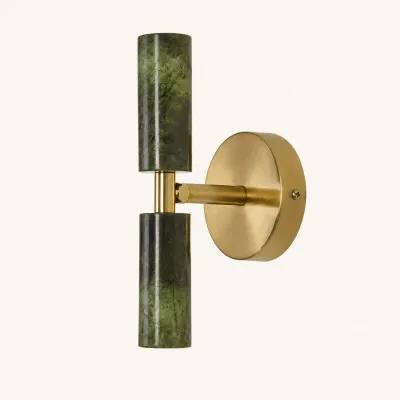 Doppelwandleuchte aus nat&uuml;rlichem, gr&uuml;nem Jade mit messingfarbener Oberfl&auml;che