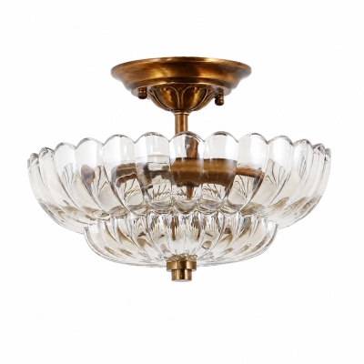 Plafondlamp met bloemenmotief, messing en amberkleurig glas, halfverzonken.