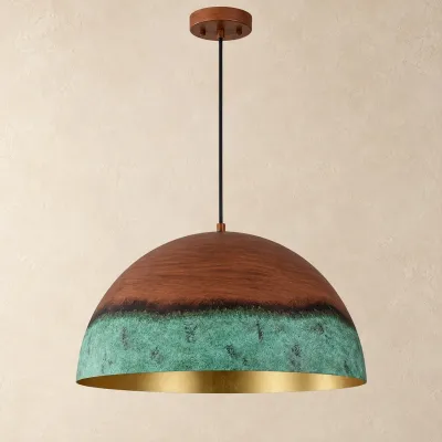 Hanglamp met getextureerde koperpatina en ijzeren koepel