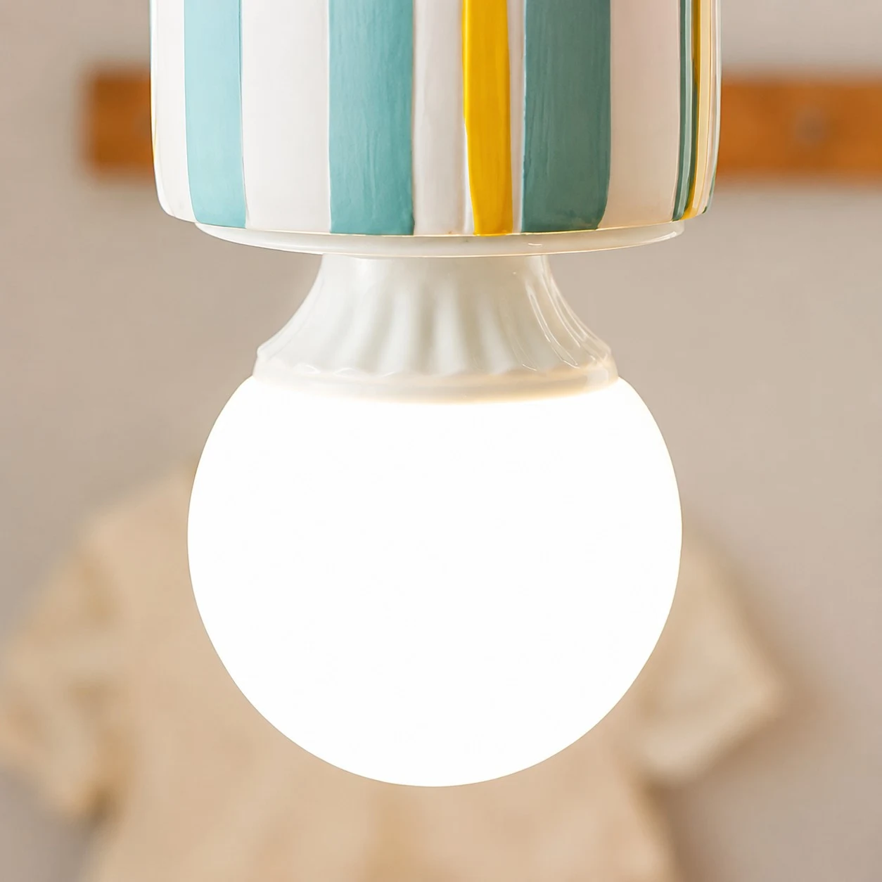 Gift box shade edge and bulb socket detail