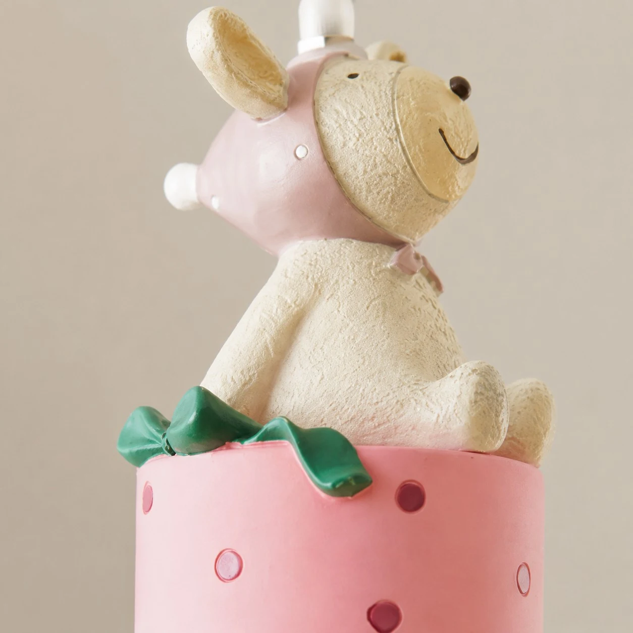 Bunny pink gift box shade and bow detail